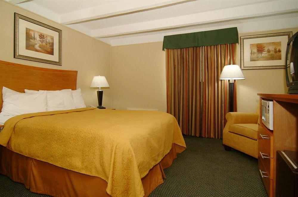 Quality Inn & Suites Near I-480 And I-29 Council Bluffs Eksteriør billede