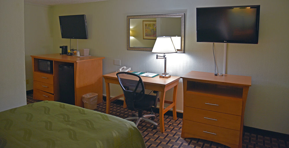 Quality Inn & Suites Near I-480 And I-29 Council Bluffs Eksteriør billede