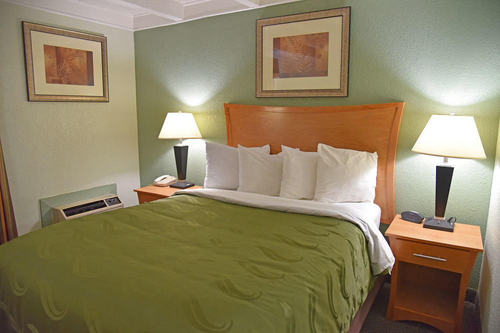 Quality Inn & Suites Near I-480 And I-29 Council Bluffs Eksteriør billede