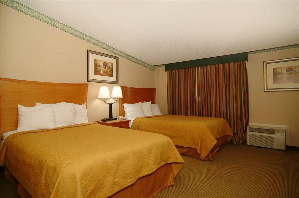 Quality Inn & Suites Near I-480 And I-29 Council Bluffs Eksteriør billede